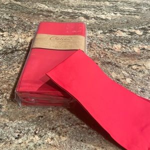 NWOT-Chateau Dinner Napkins